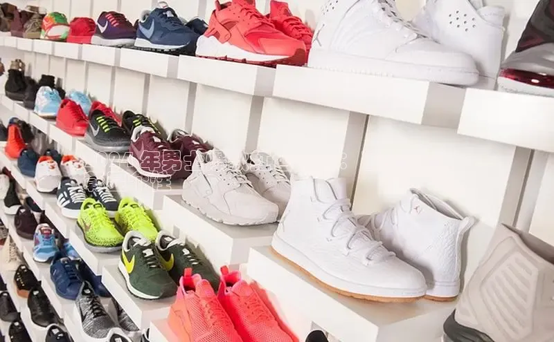 意昂2体育在线平台登录百度百聘2024 年男士爆款红色布鞋：引领潮流，
彰显个性
